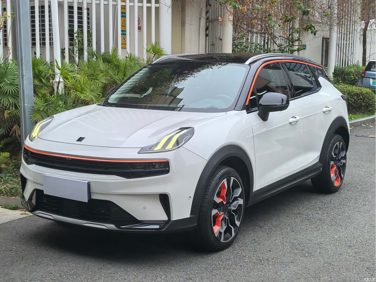 Lynk & Co 02