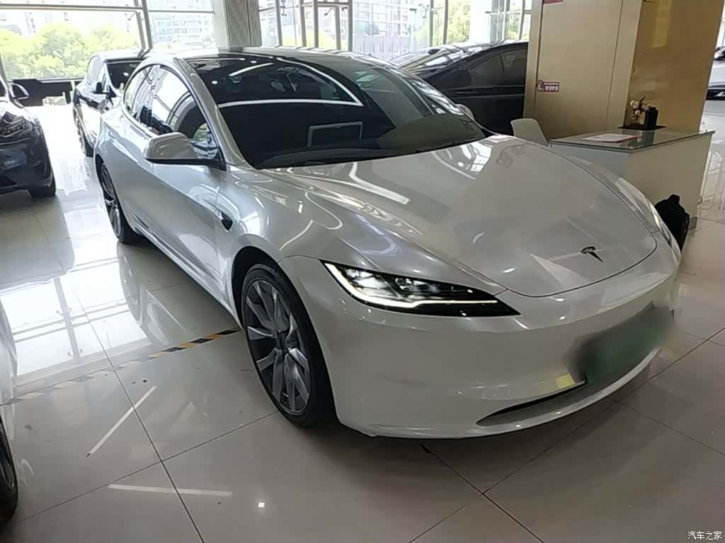 Tesla Model 3, 2024 4