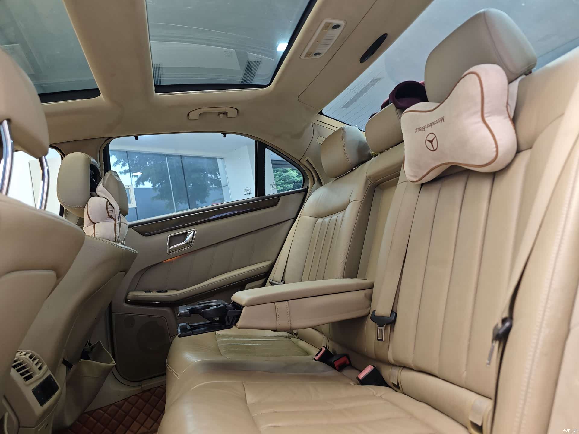 Mercedes-Benz E-Class, 2009 24