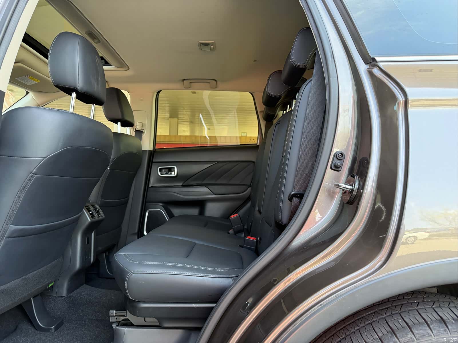 Mitsubishi Outlander, 2019 12