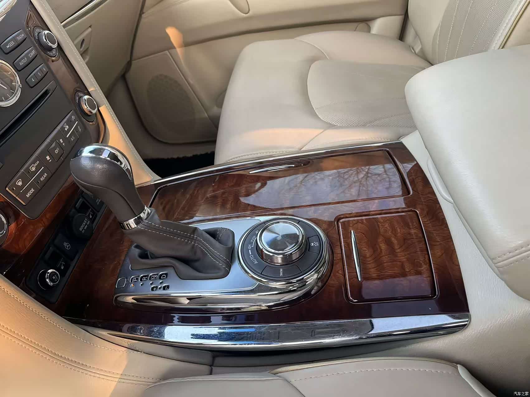 Infiniti QX80, 2018 17