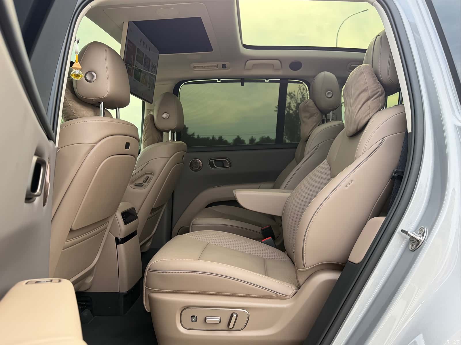 Li Auto i8, 2025 9