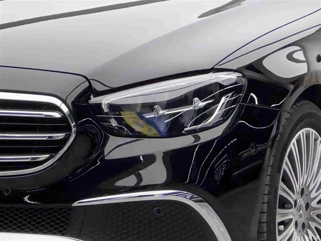 Mercedes-Benz E-Class, 2023 3