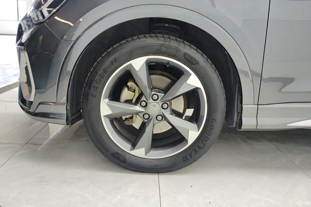 Audi Q3, 2019 6