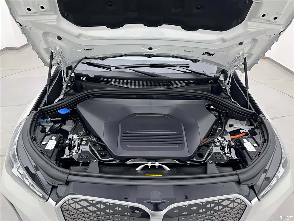 BMW iX1, 2024 28