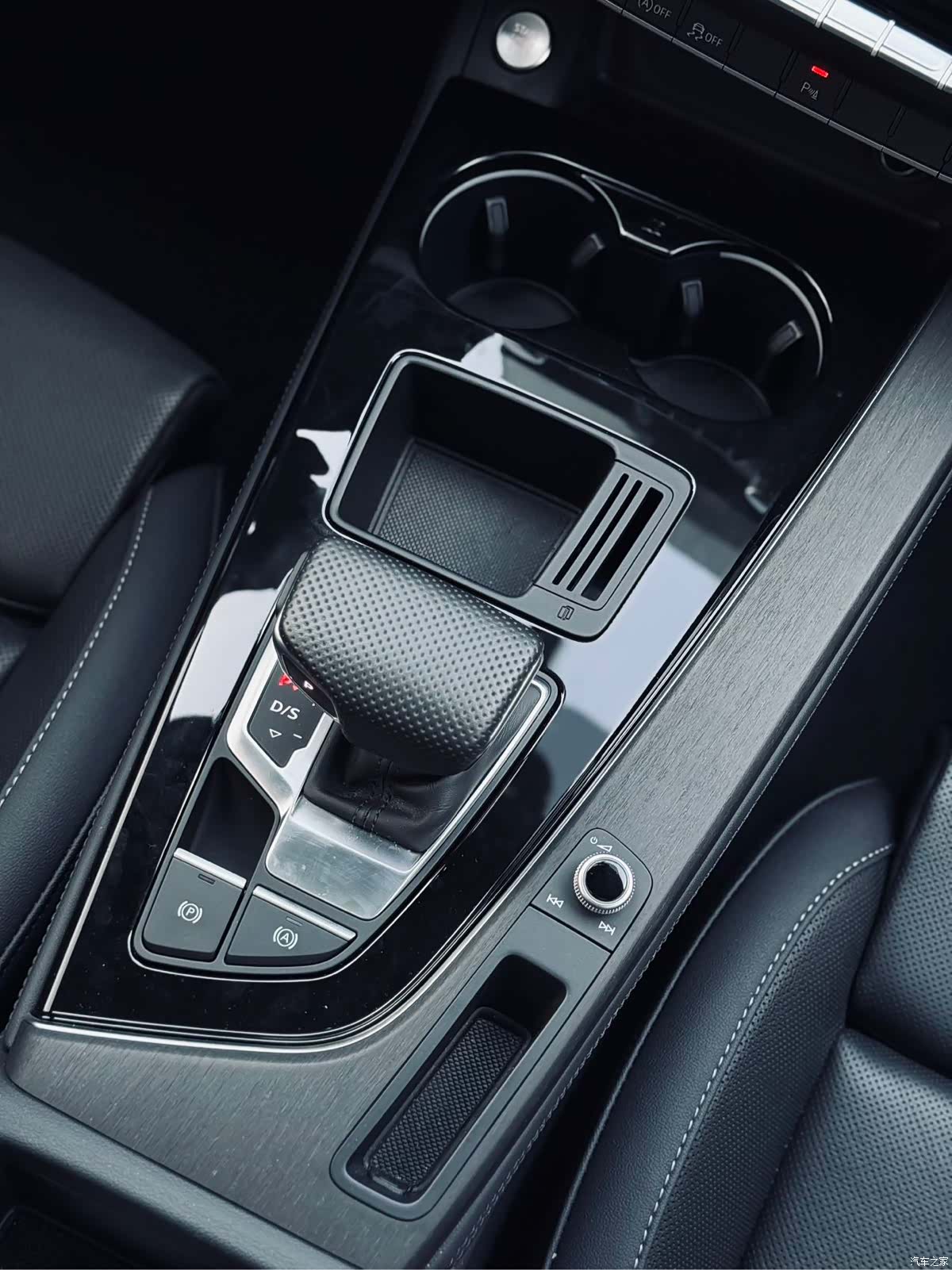 Audi A4L, 2024 все фото