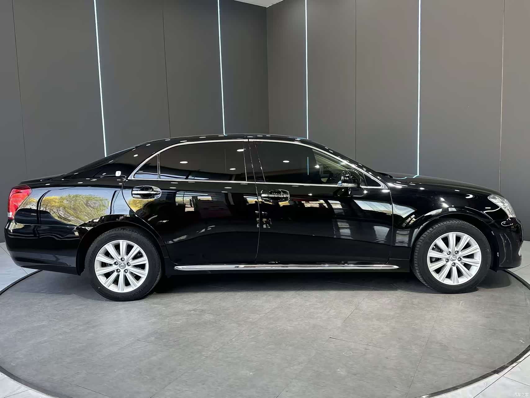 Toyota Crown, 2012 все фото