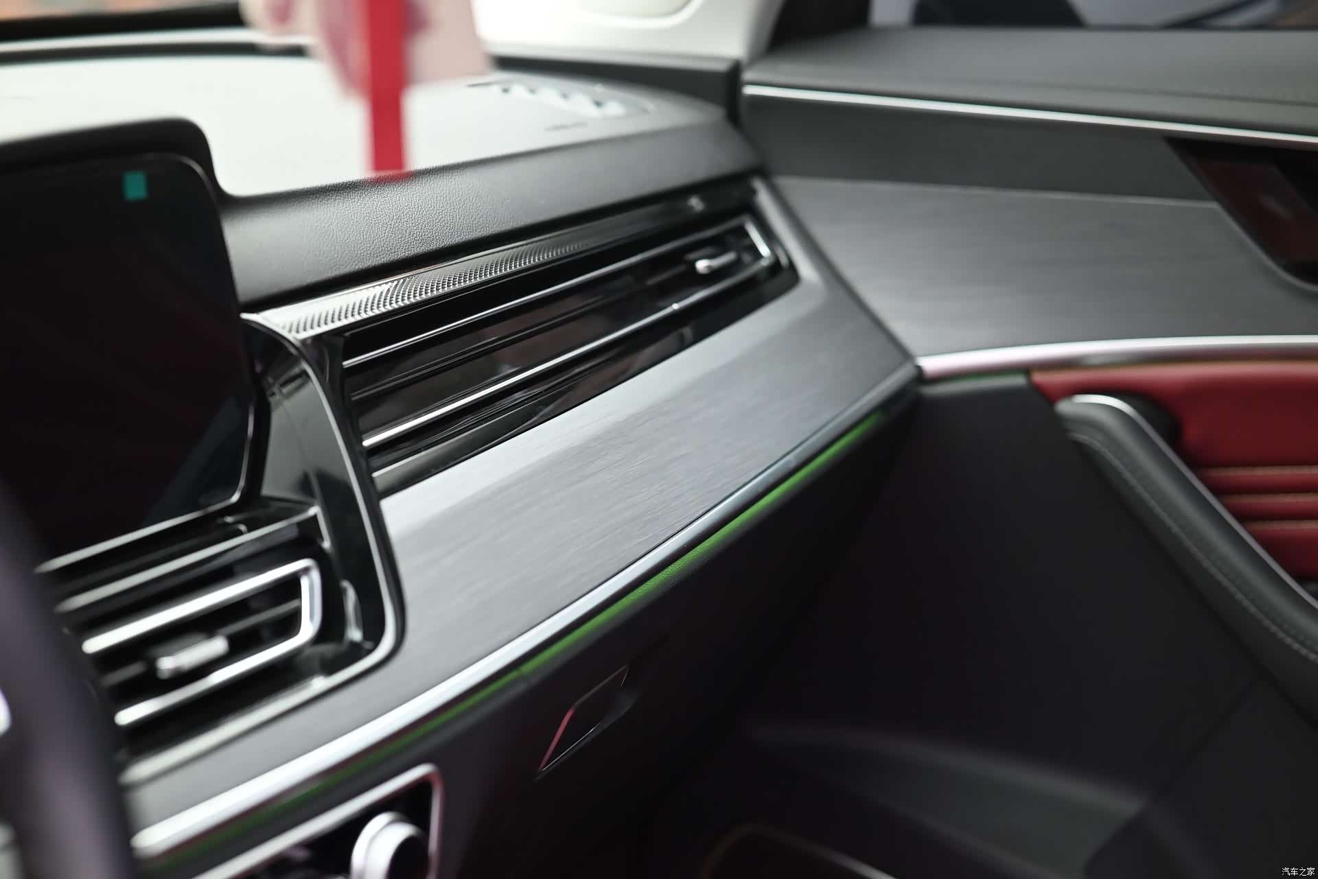 Hongqi HS5, 2026 9