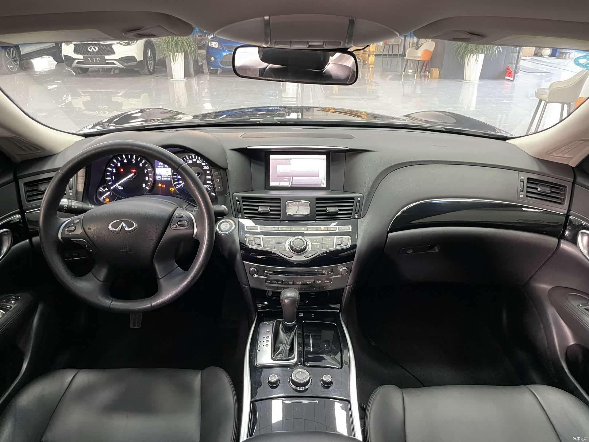 Infiniti Q70, 2017 10