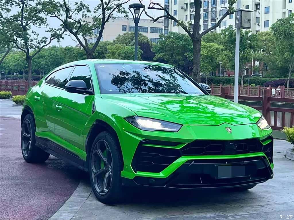 Lamborghini Urus, 2022 3