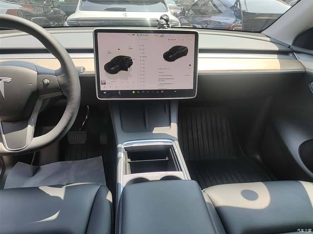 Tesla Model Y, 2022 13