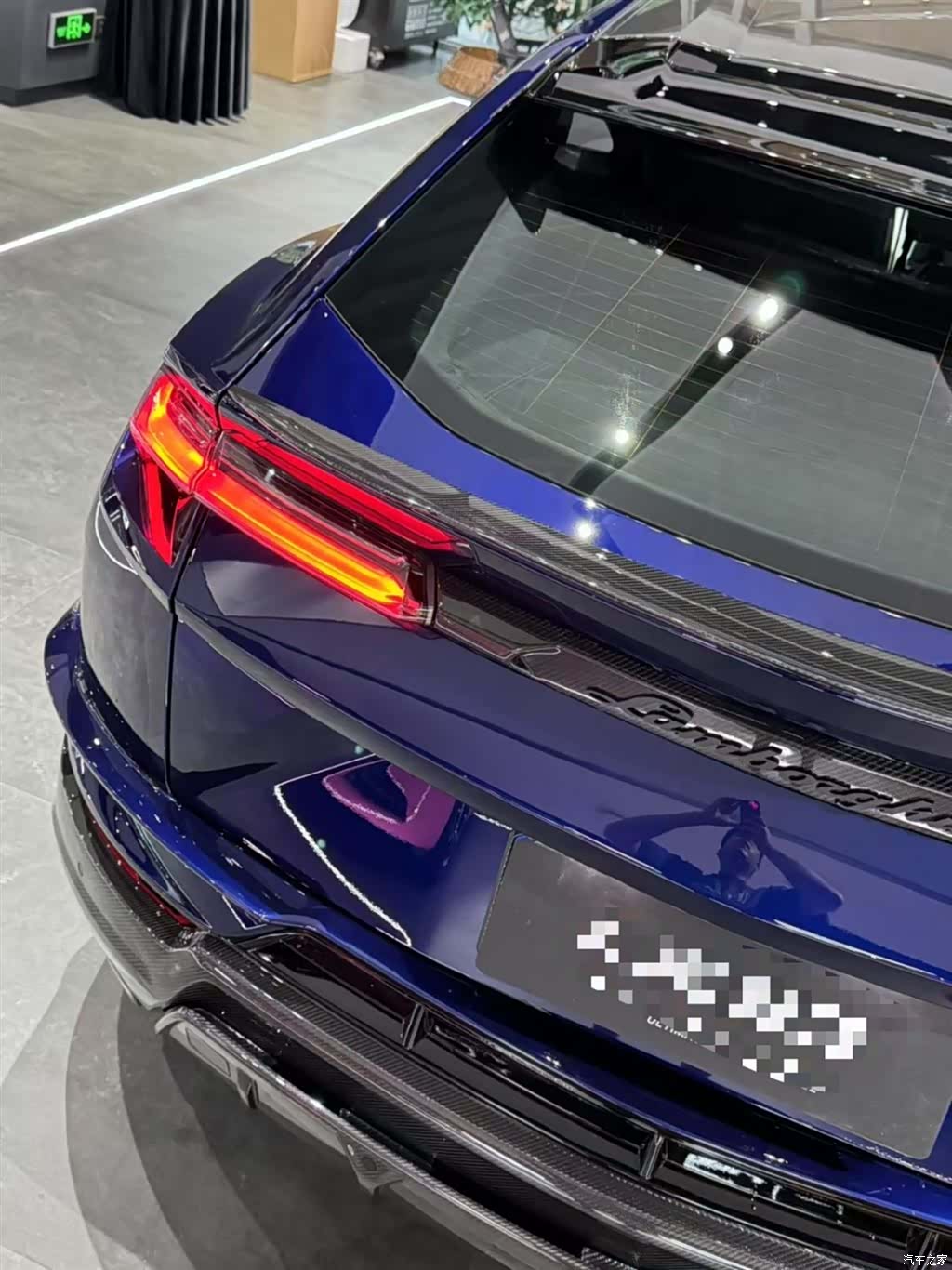 Lamborghini Urus, 2023 3