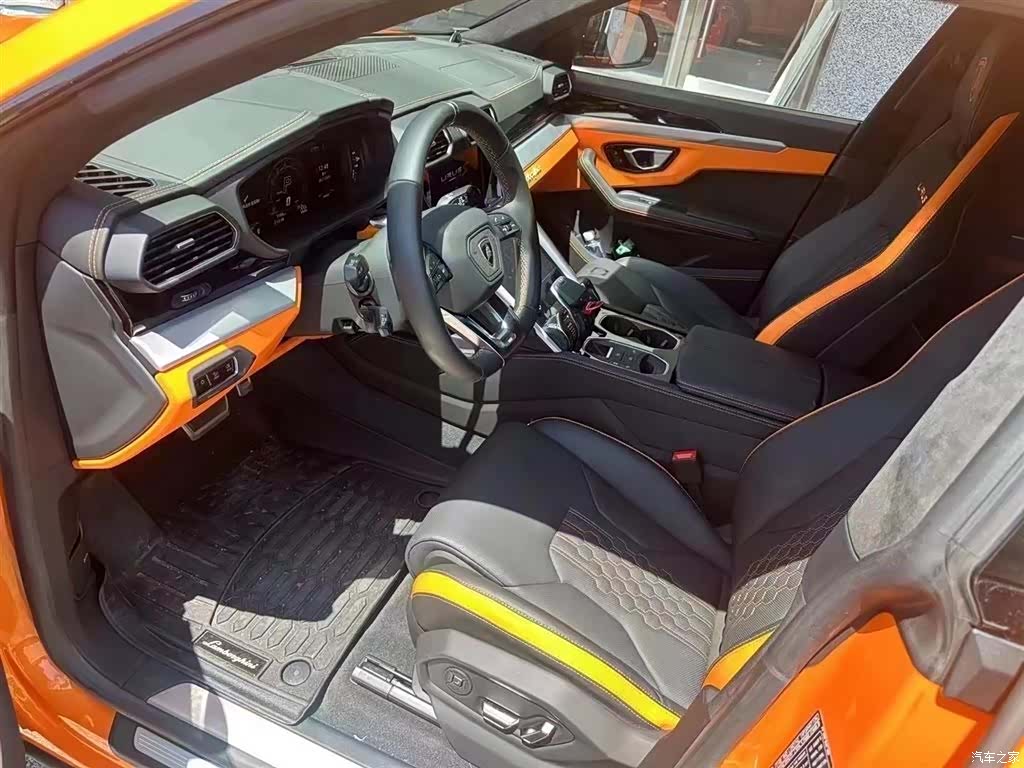 Lamborghini Urus, 2023 8
