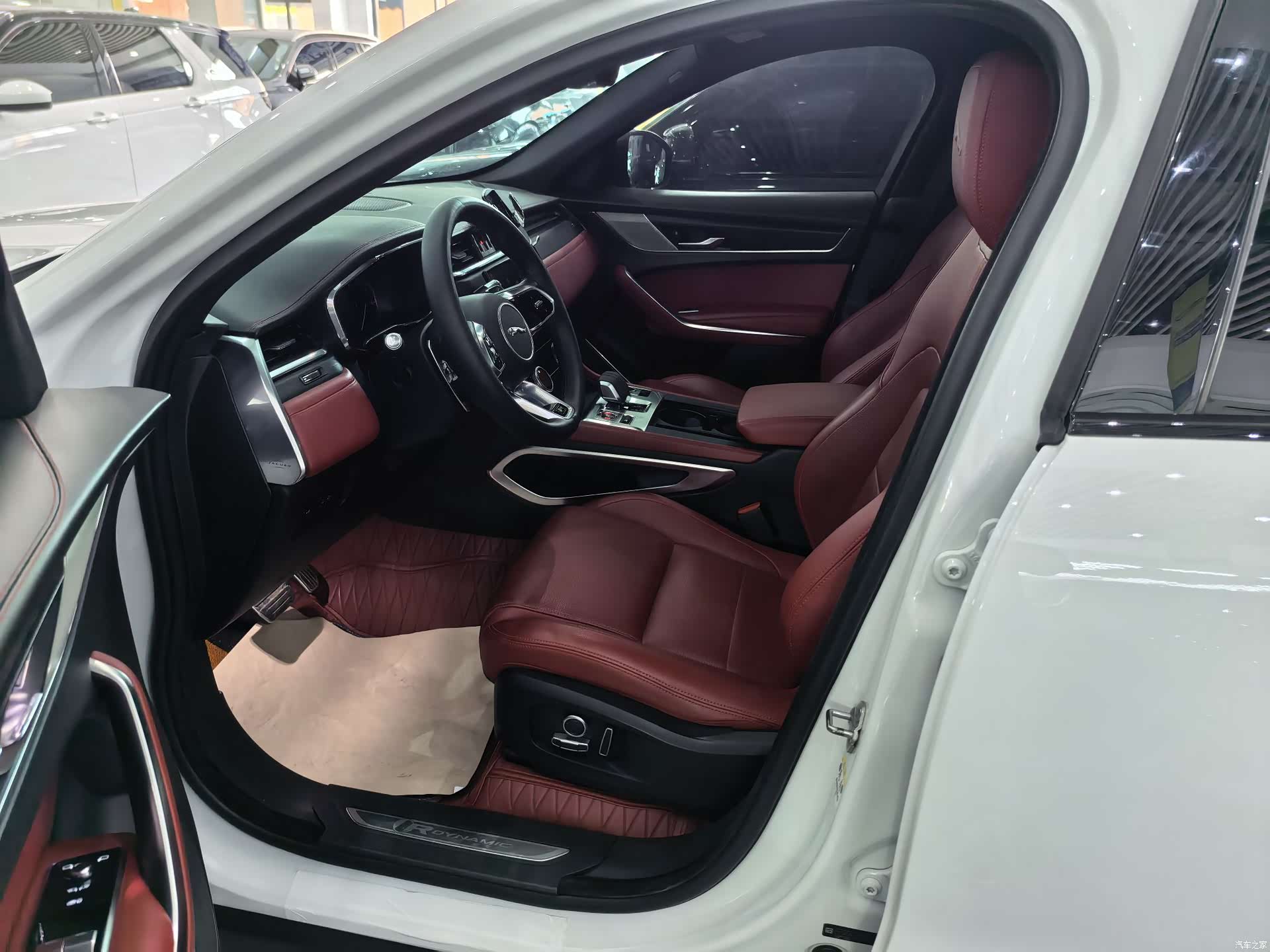 Jaguar F-PACE, 2023 6
