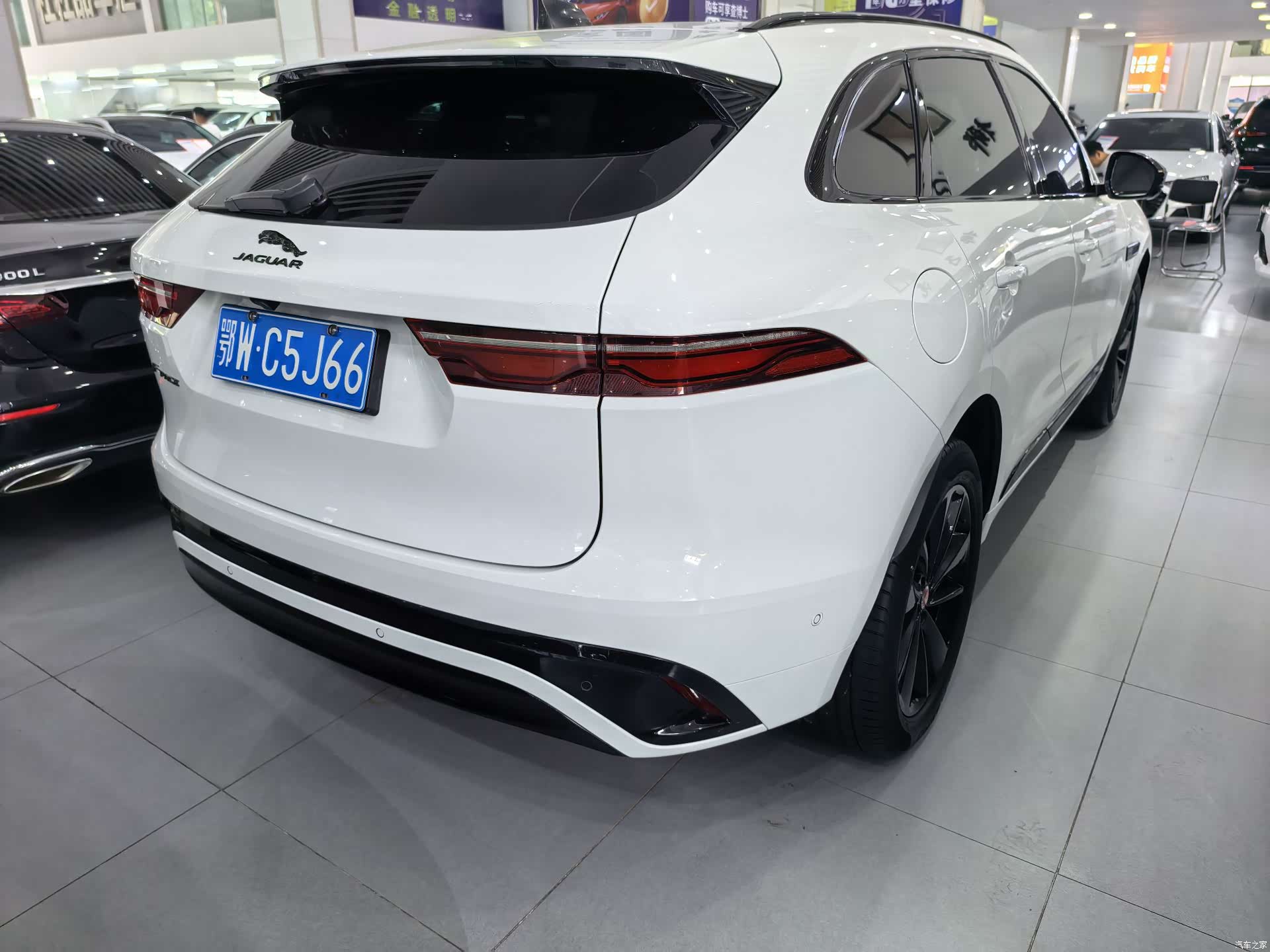 Jaguar F-PACE, 2023 12
