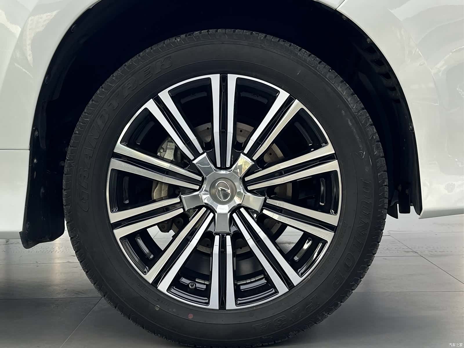 Lexus LX, 2017 24