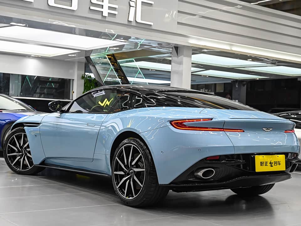 Aston Martin DB11