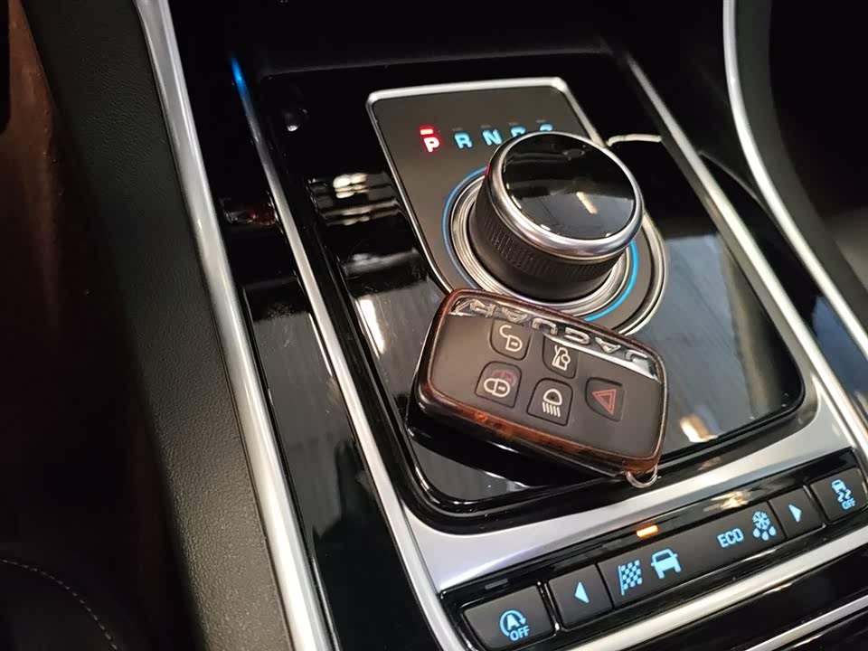 Jaguar XEL Jaguar XEL