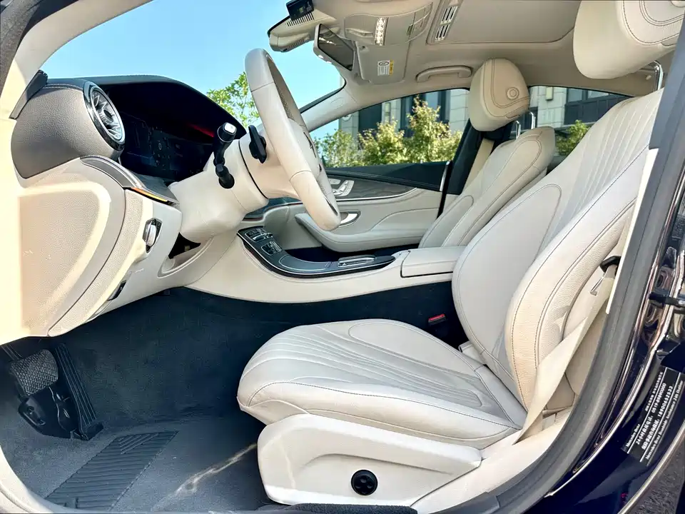 Mercedes-Benz CLS Mercedes-Benz CLS