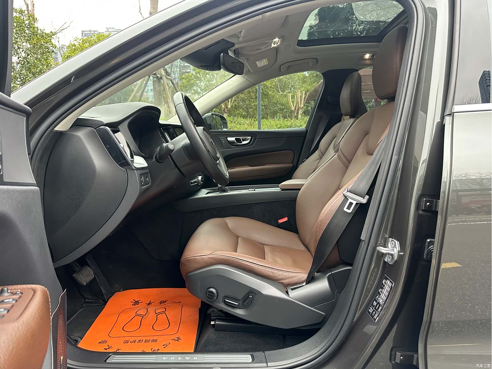 Volvo XC60, 2019 все фото