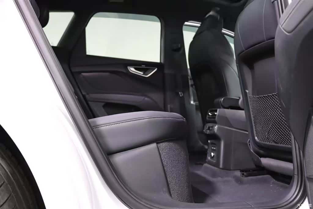 Audi Q4 e-tron, 2024 6