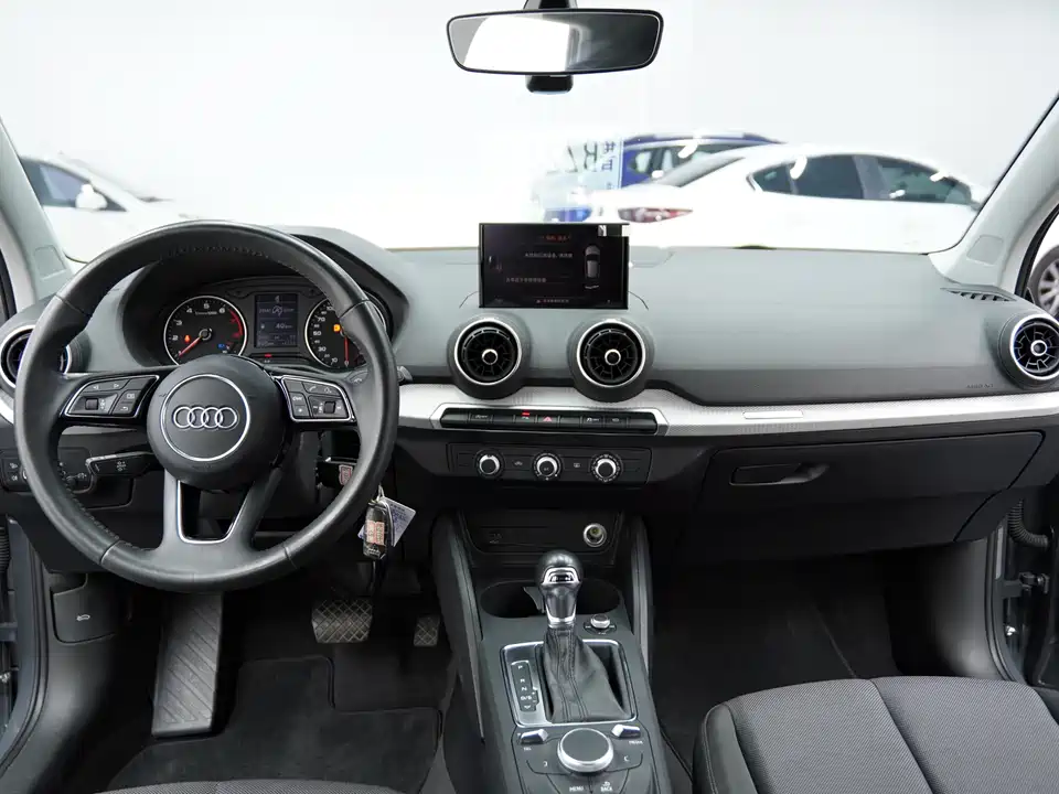 Audi Q2L