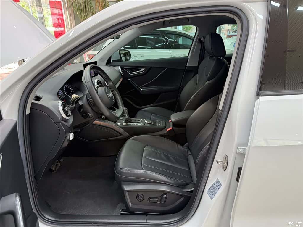 Audi Q2L, 2023 16