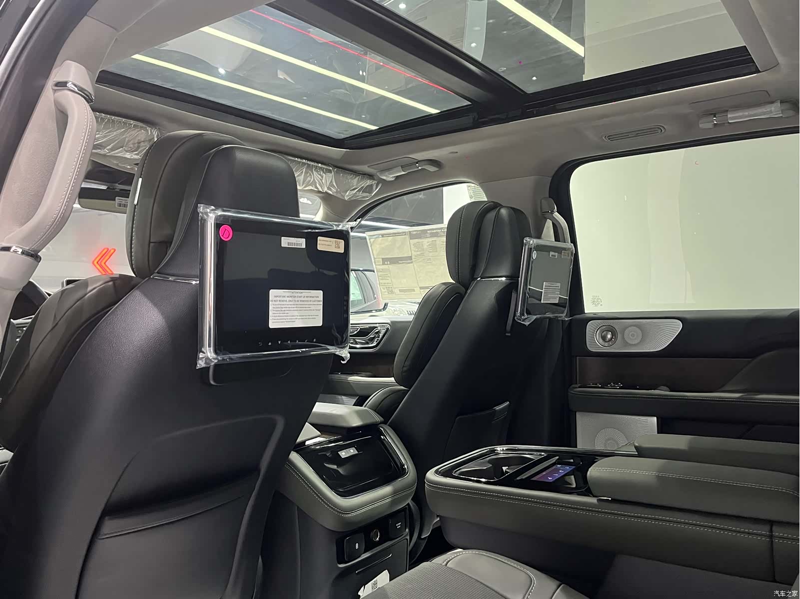Lincoln Navigator, 2026 12