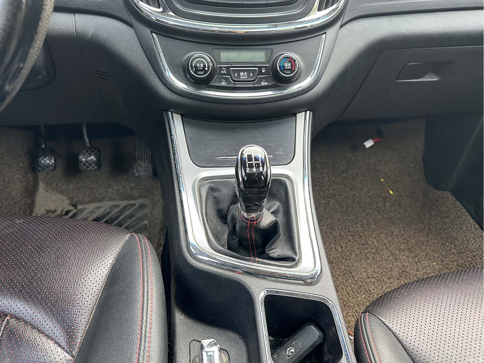 Wuling 560, 2016 10