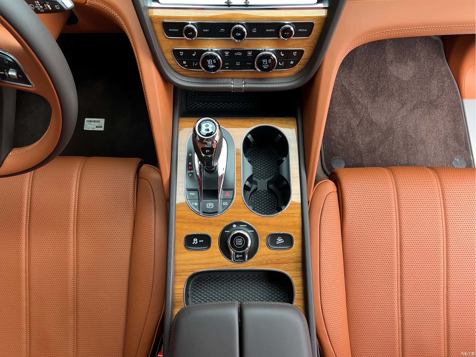 Bentley Bentayga, 2022 9
