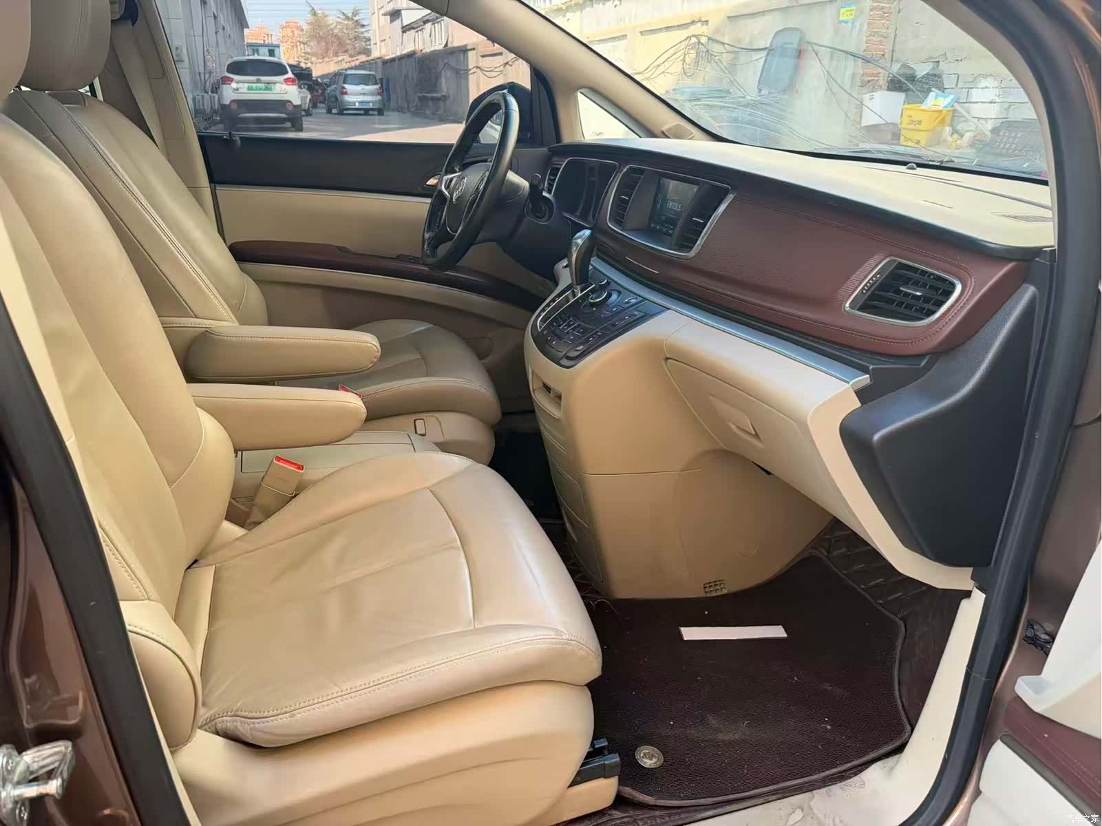 Buick GL8, 2020 10