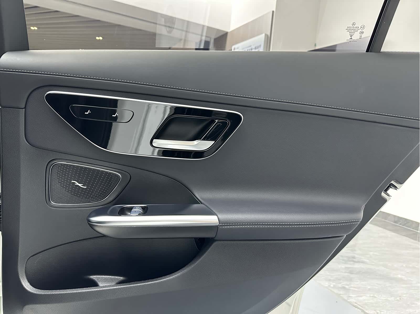 Mercedes-Benz C-Class, 2023 16
