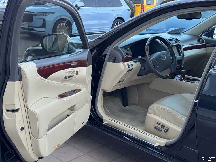 Lexus LS, 2008 3