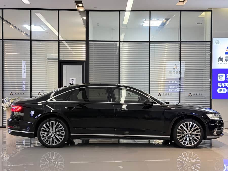 Audi A8 2020, фото 17