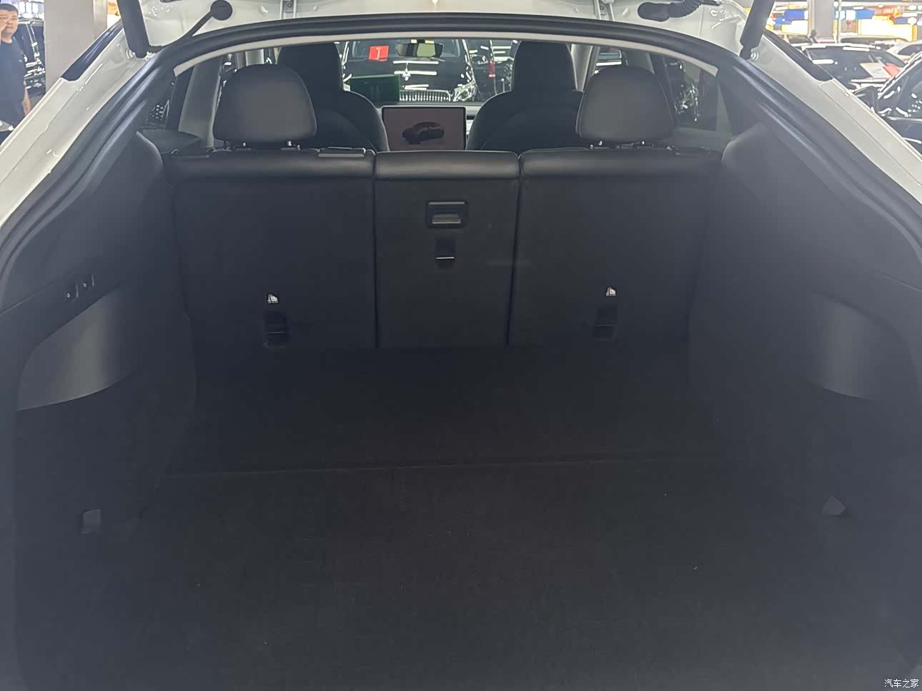 Tesla Model Y, 2023 13
