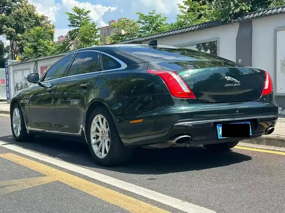 Jaguar XJ