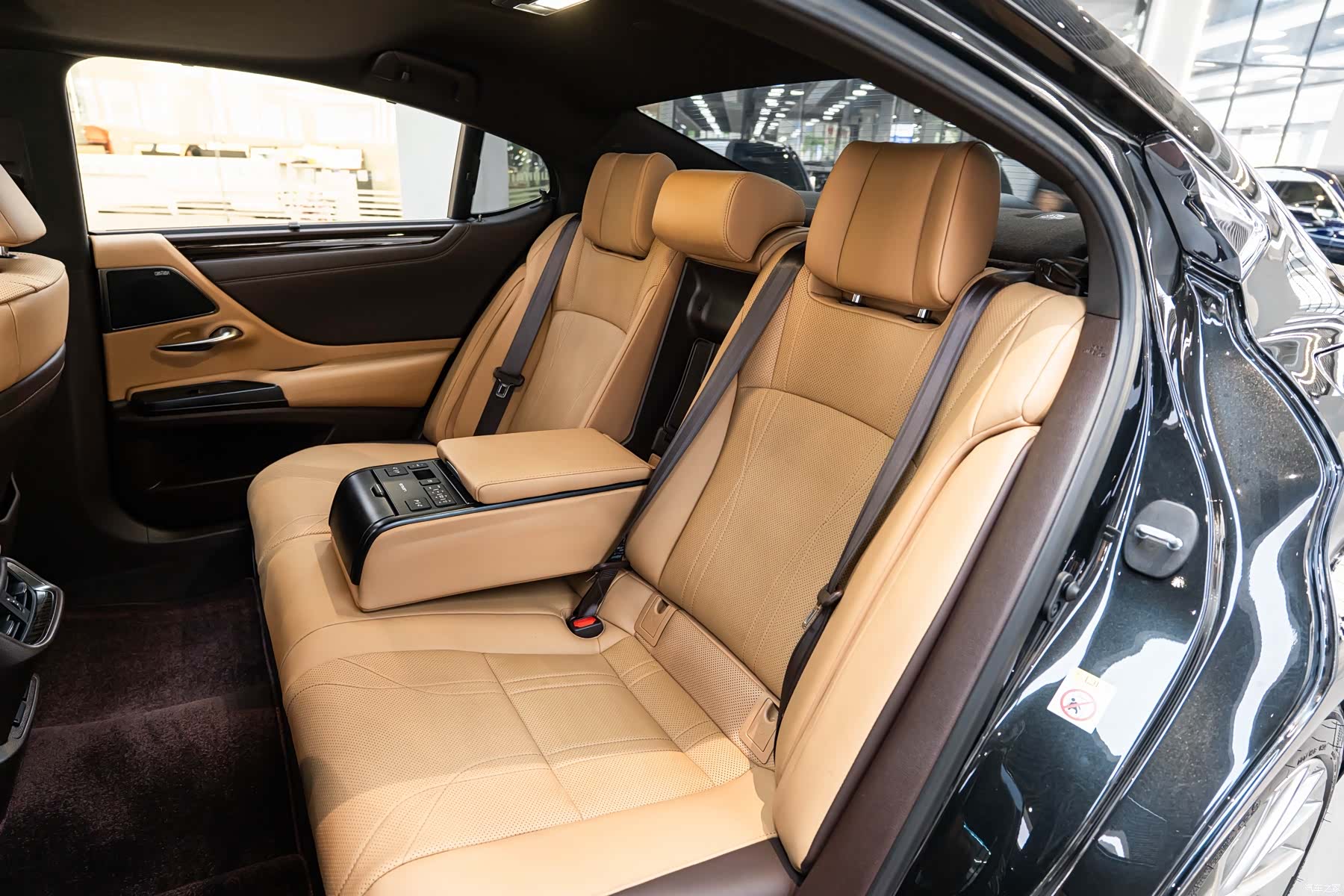 Lexus ES, 2019 10