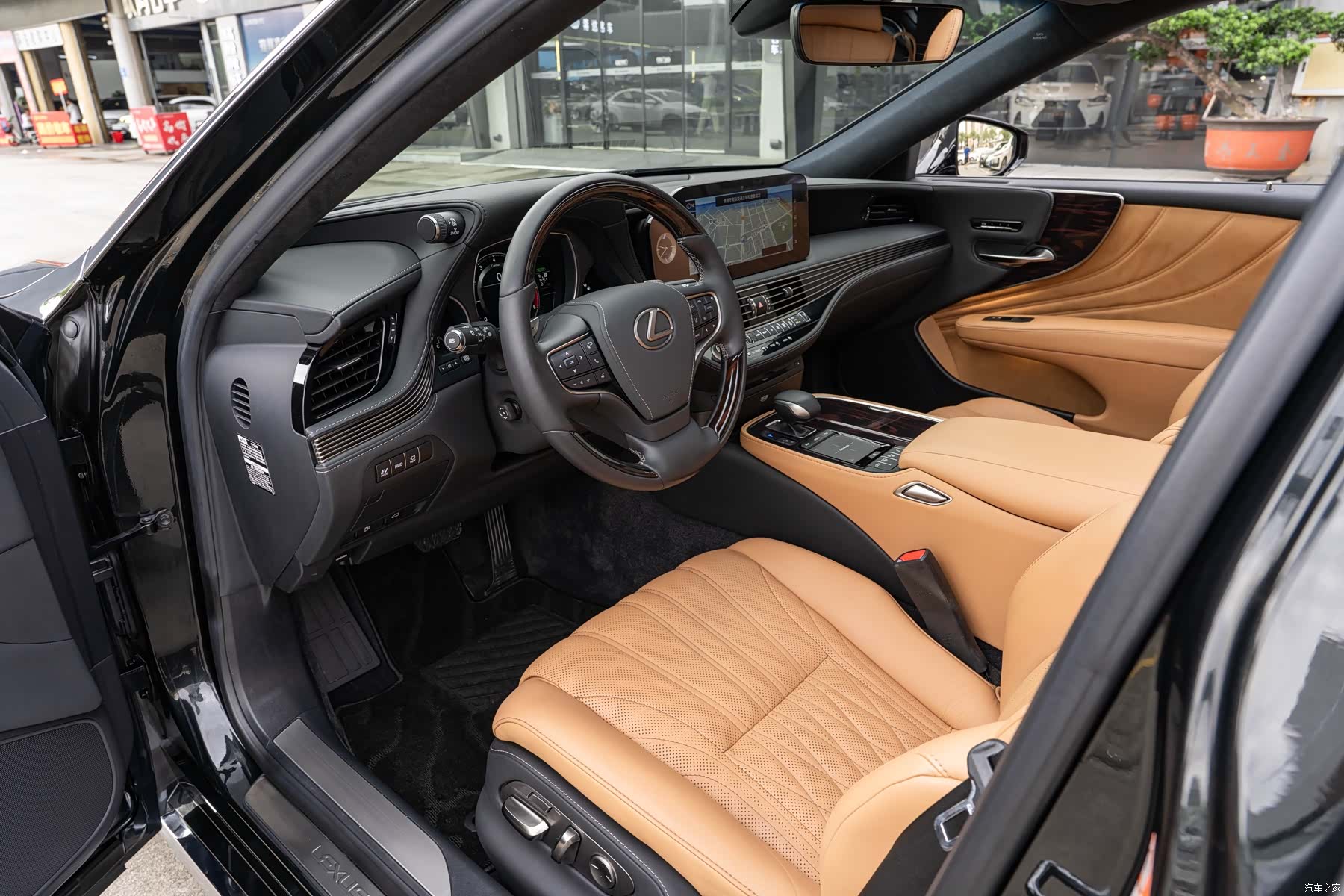 Lexus LS, 2021 9