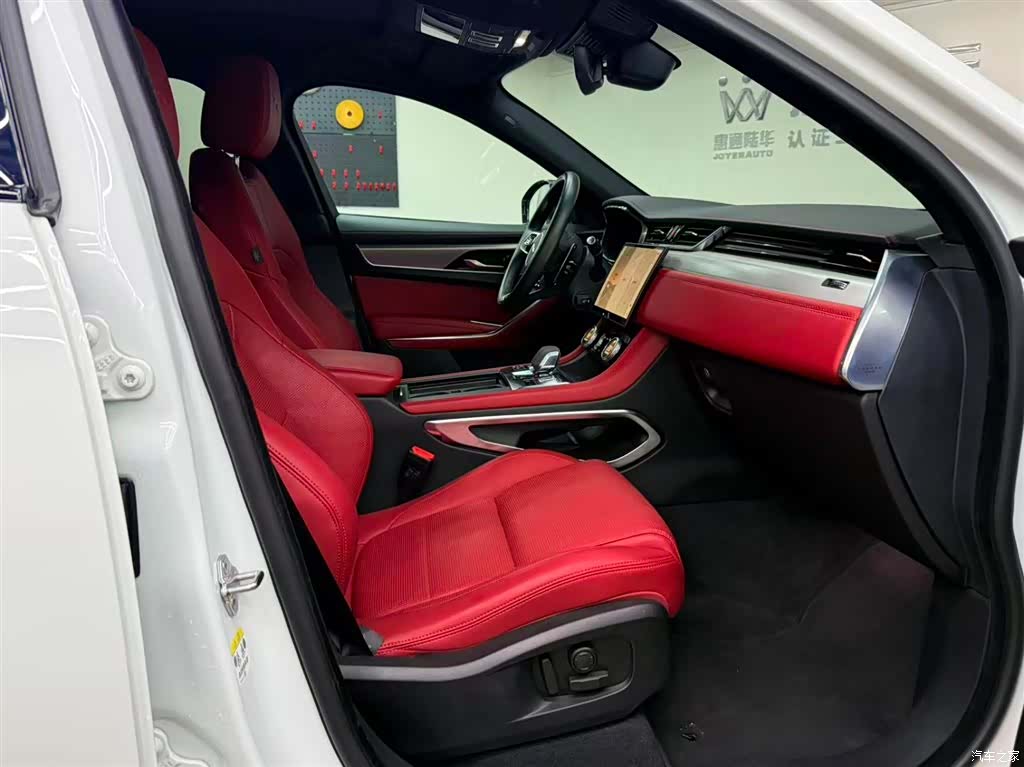 Jaguar F-PACE, 2023 все фото
