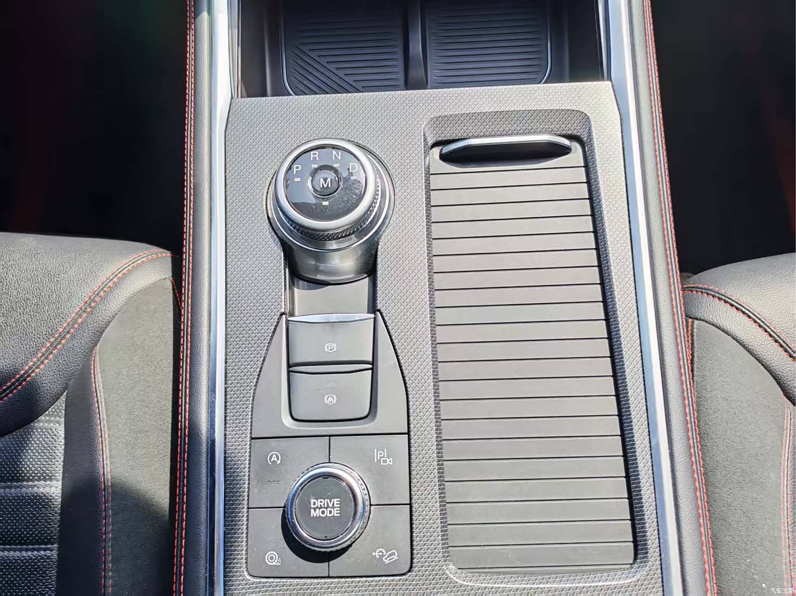 Ford Explorer, 2022 14