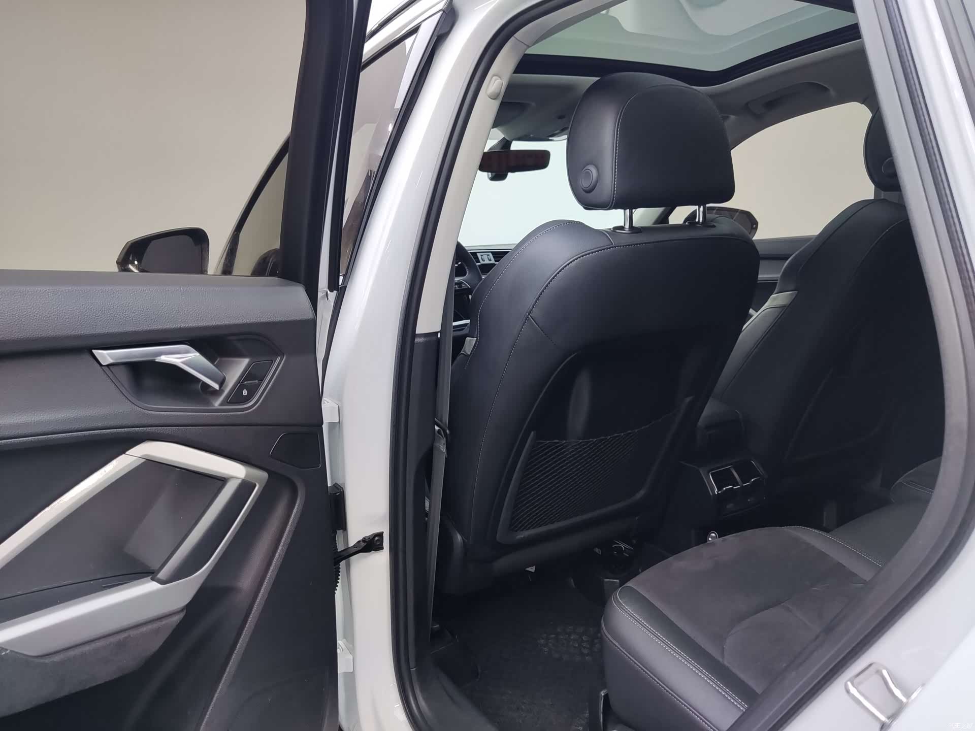 Audi Q3, 2022 11