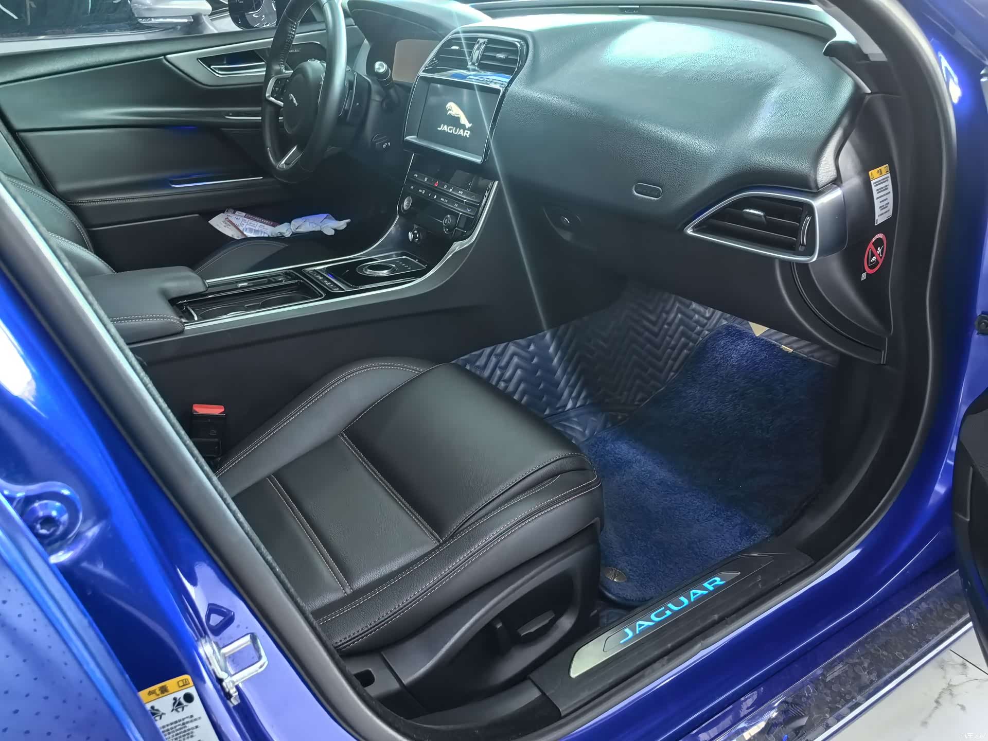 Land Rover XEL, 2019 9