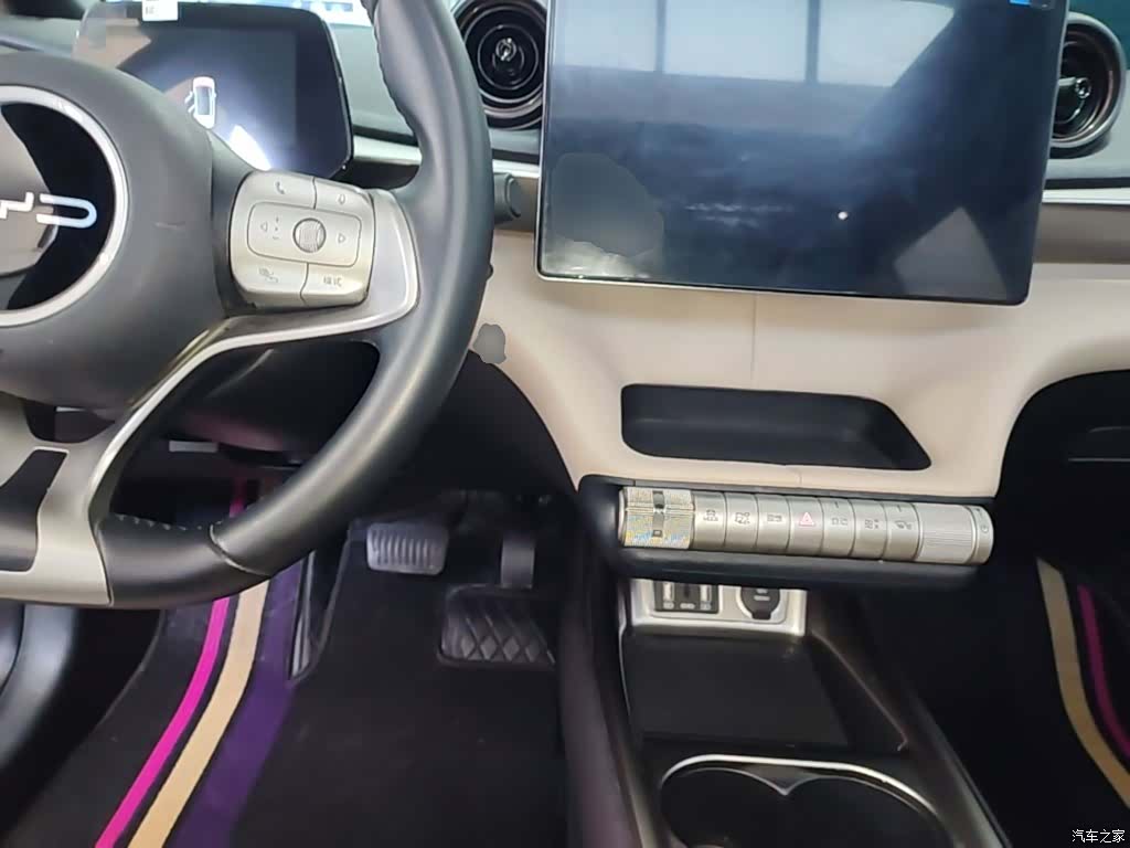 BYD Dolphin, 2023 10