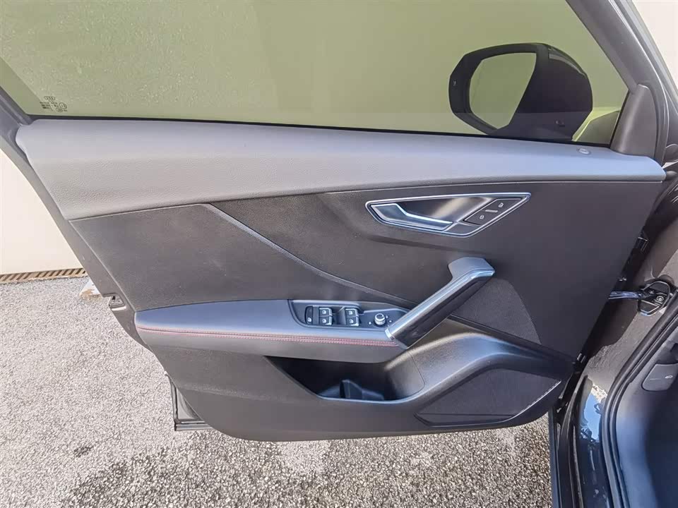 Audi Q2L Audi Q2L