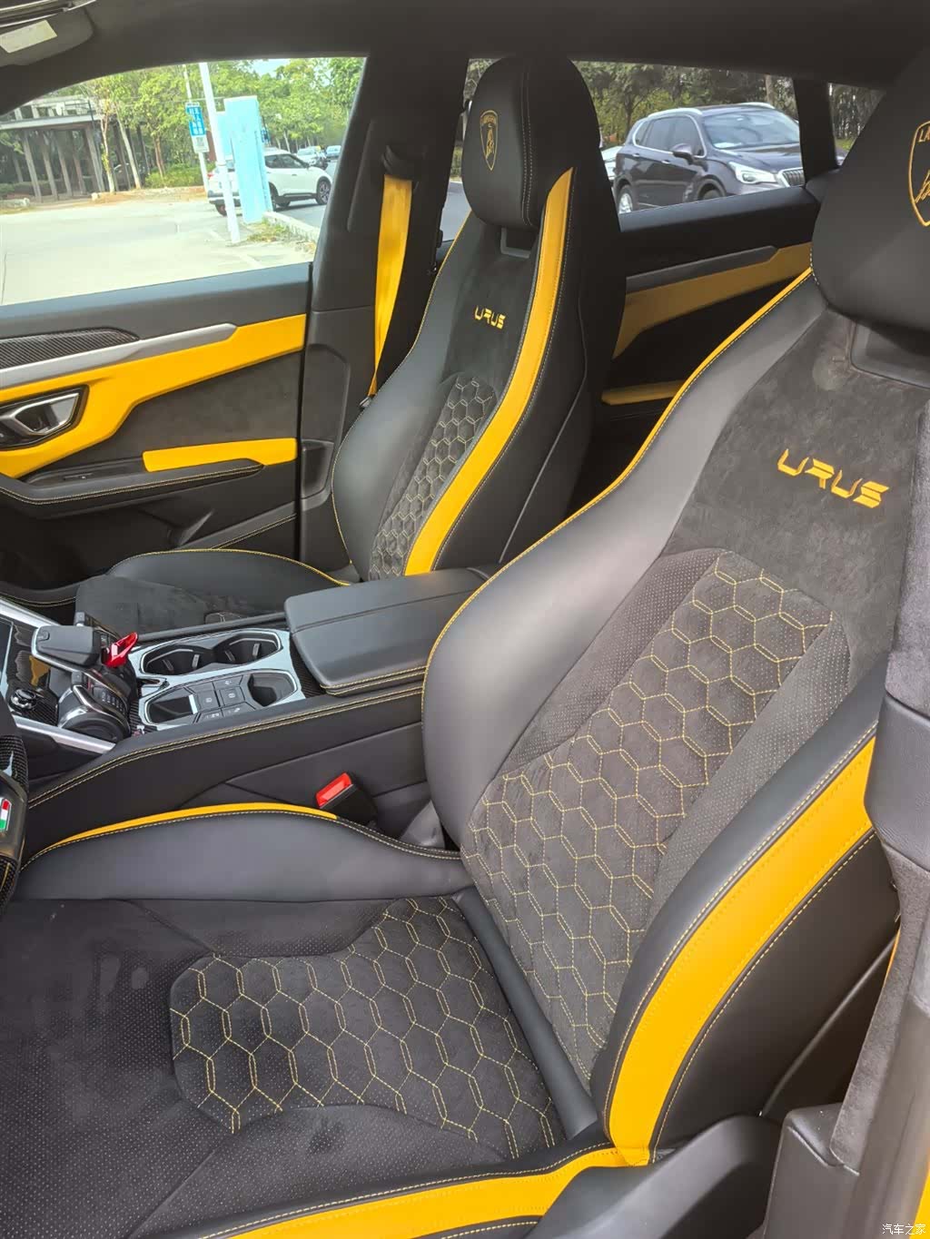 Lamborghini Urus, 2022 10