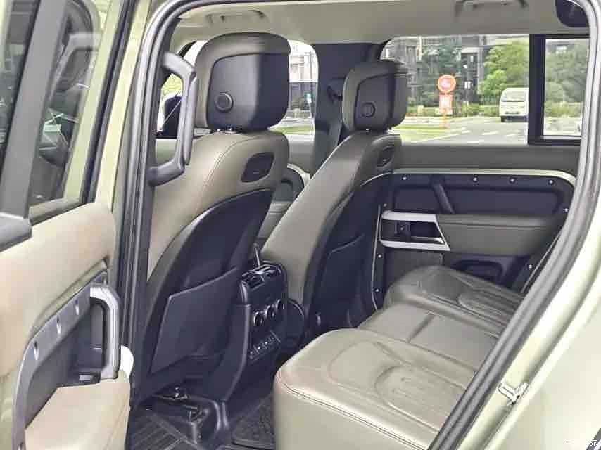 Land Rover Defender, 2021 7
