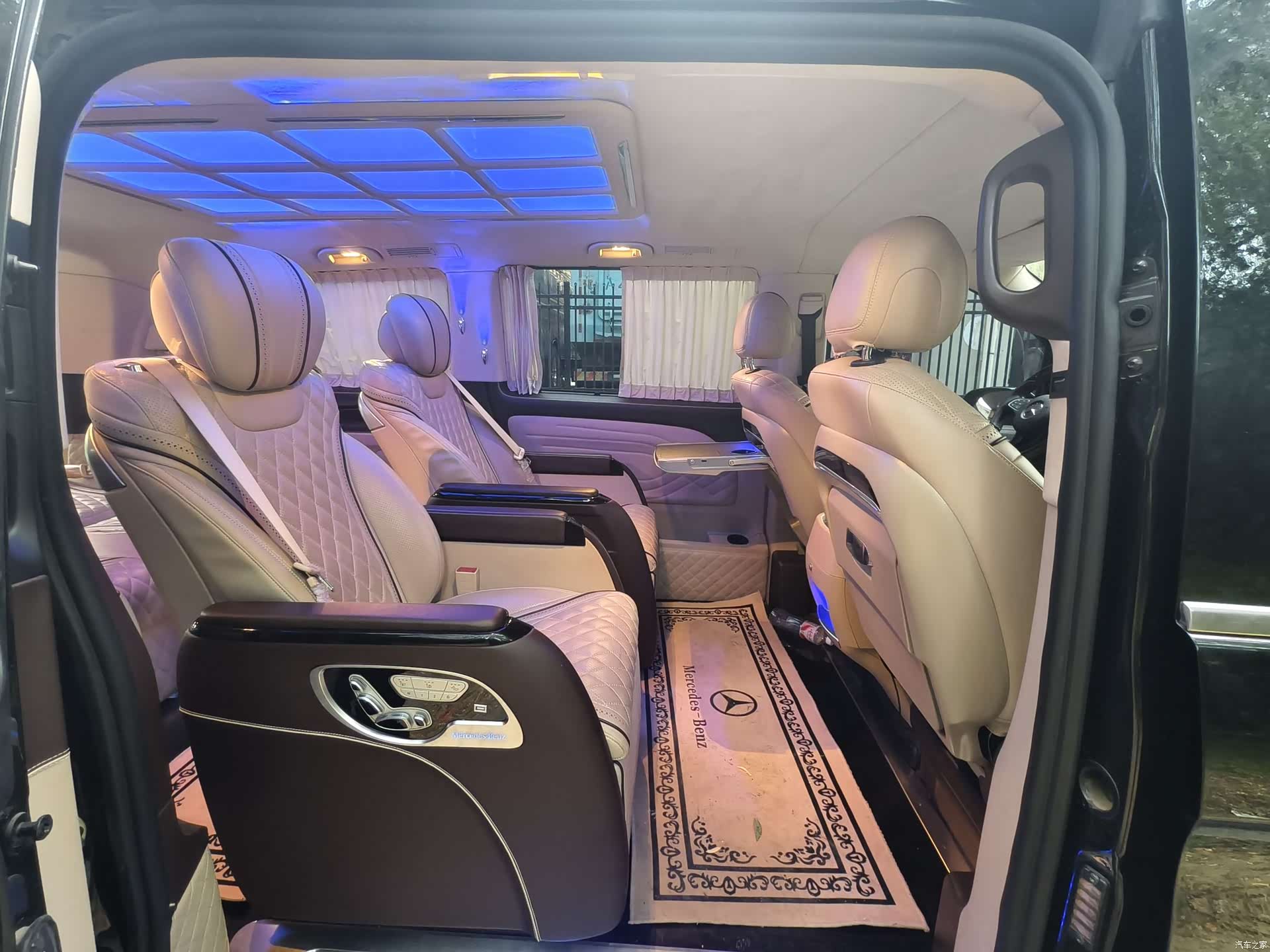 Mercedes-Benz 7, 2021 8
