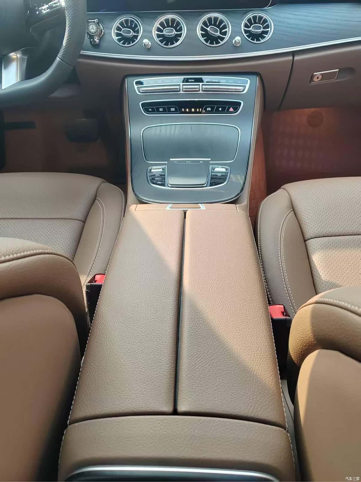Mercedes-Benz E-Class, 2023 10