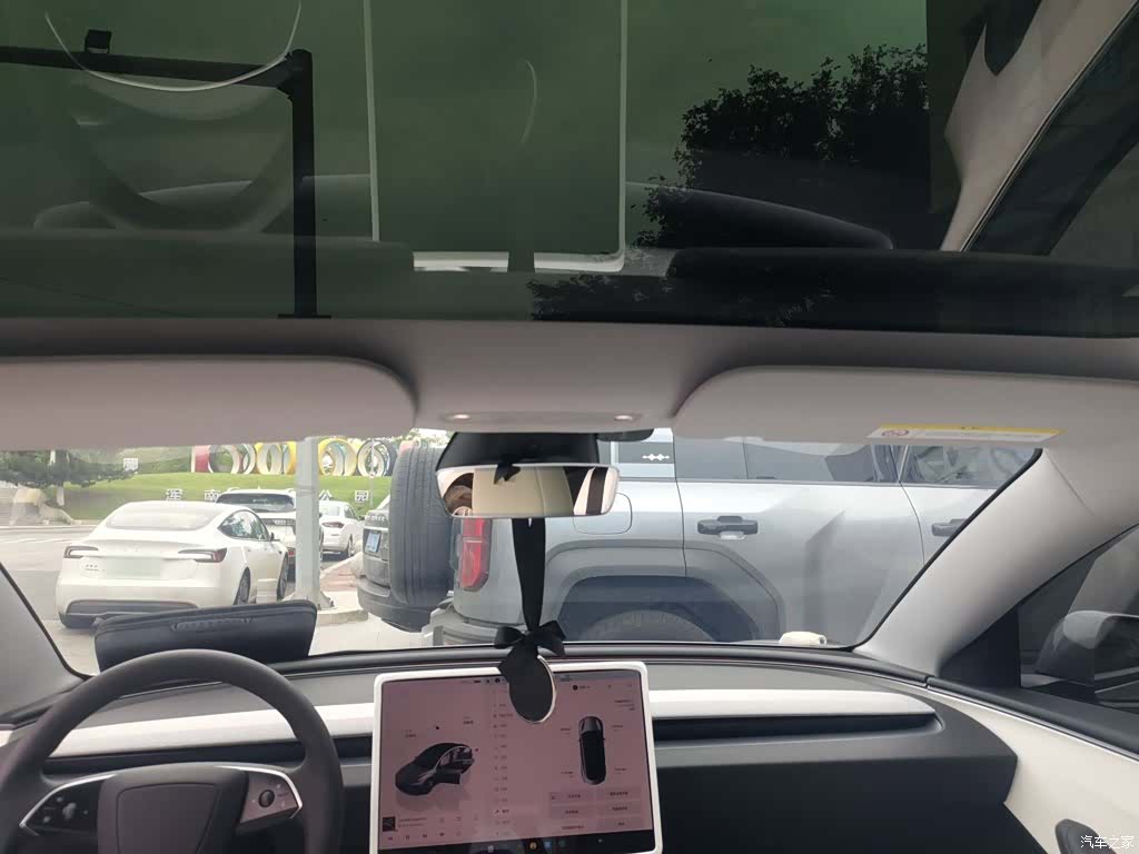 Tesla Model 3, 2025 14