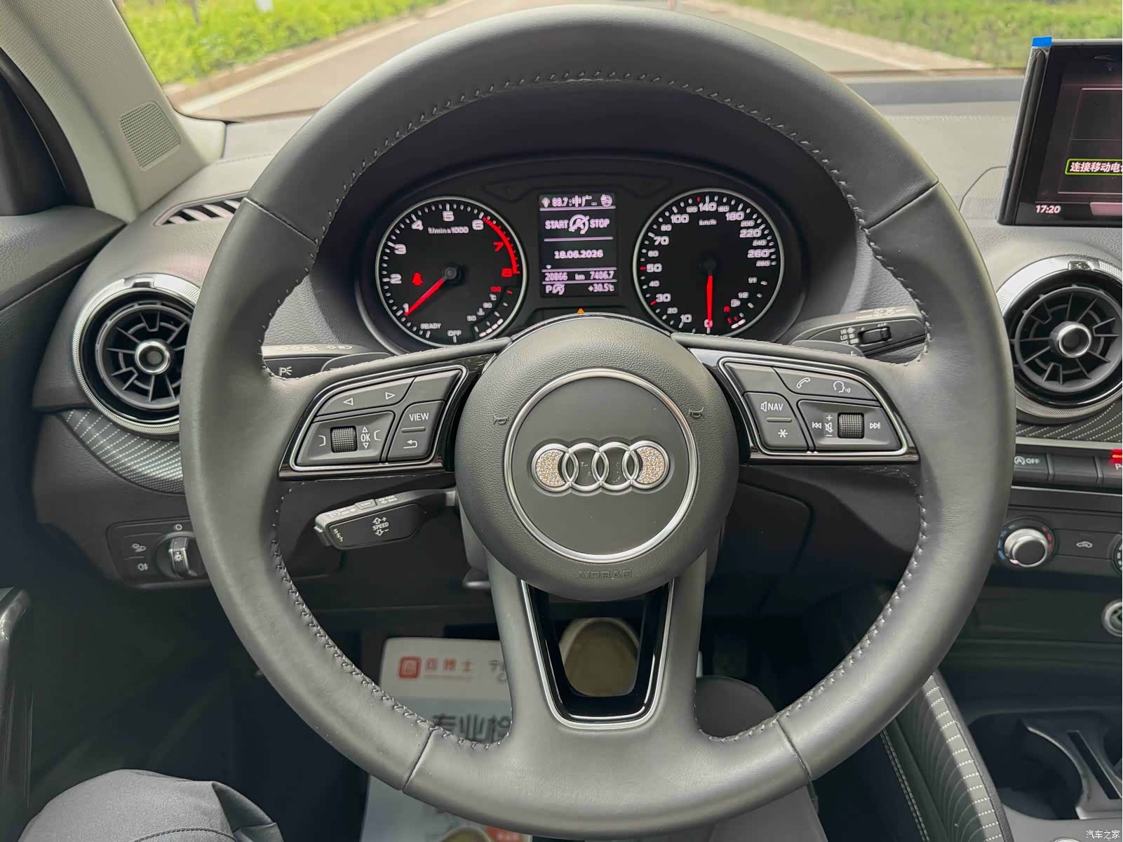 Audi Q2L, 2022 11
